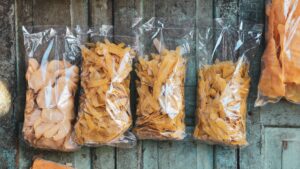 Bolsa de plástico con alimentos